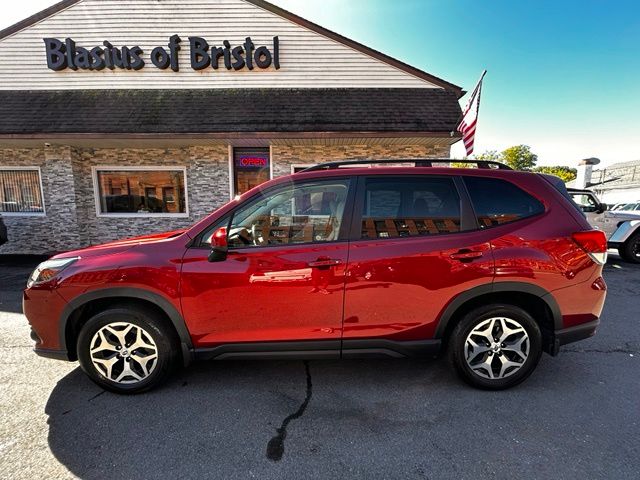 2023 Subaru Forester view 4