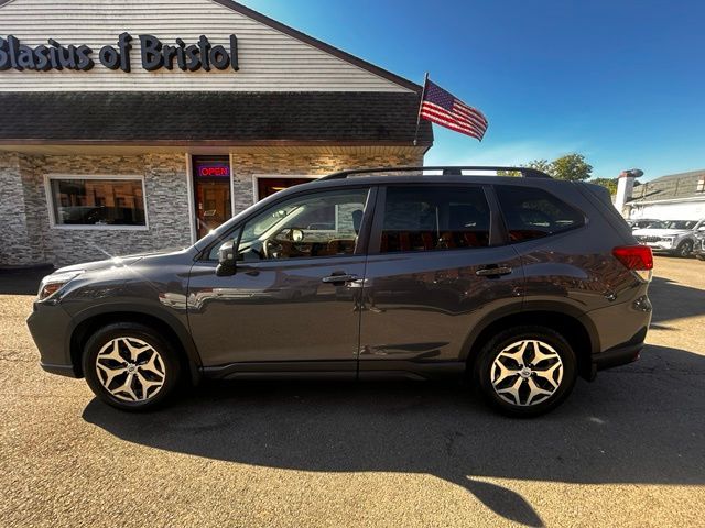 2021 Subaru Forester view 4