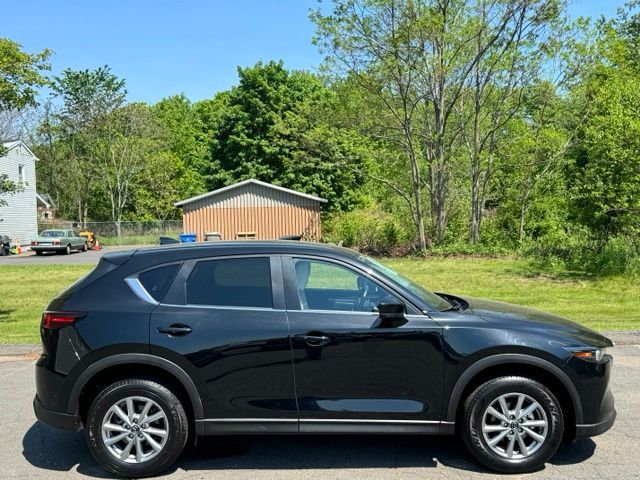 2023 Mazda CX-5 view 4