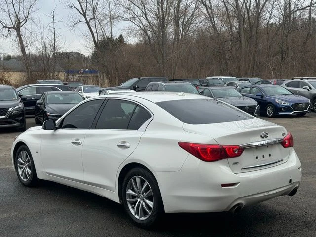 2015 INFINITI Q50 view 2