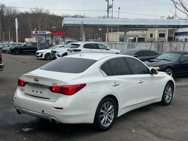 2015 INFINITI Q50 view 4