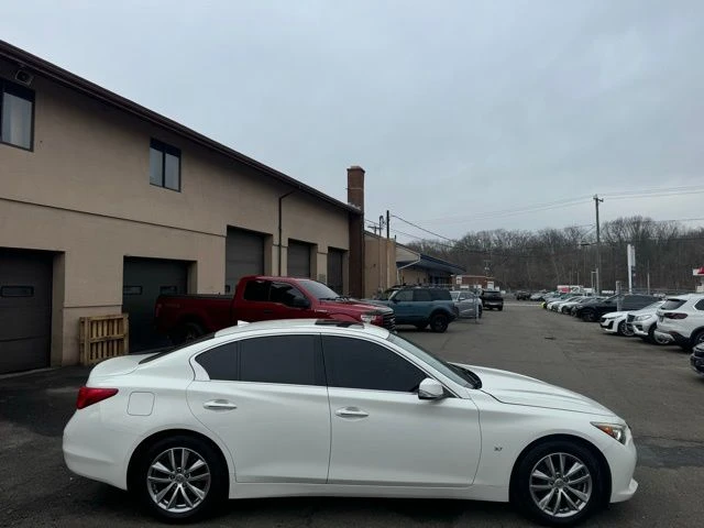 2015 INFINITI Q50 view 5