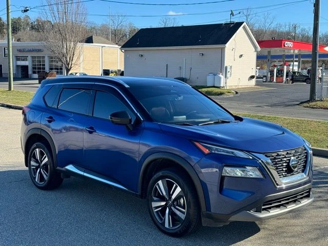 2022 Nissan Rogue view 3