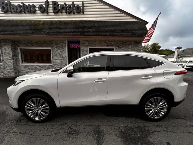 2023 Toyota Venza view 4