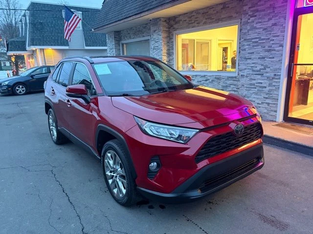 2019 Toyota RAV4 view 3