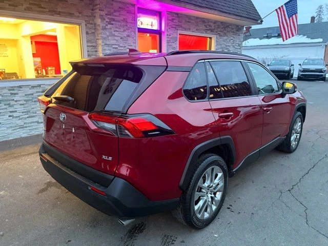 2019 Toyota RAV4 view 5