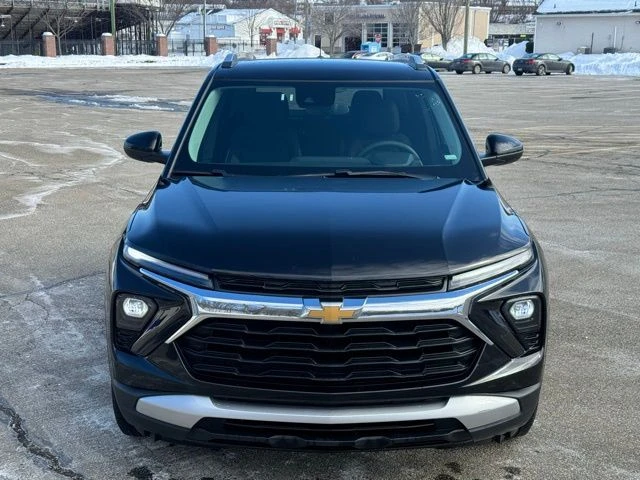 2025 Chevrolet TrailBlazer view 2