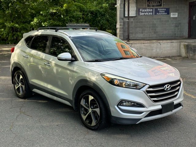 2017 Hyundai Tucson view 3