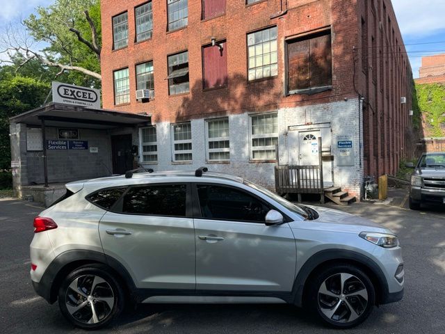 2017 Hyundai Tucson view 4