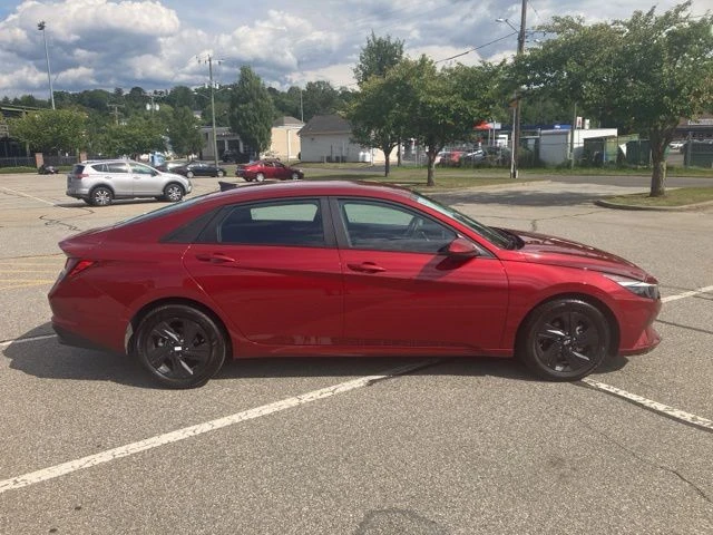 2023 Hyundai Elantra view 4