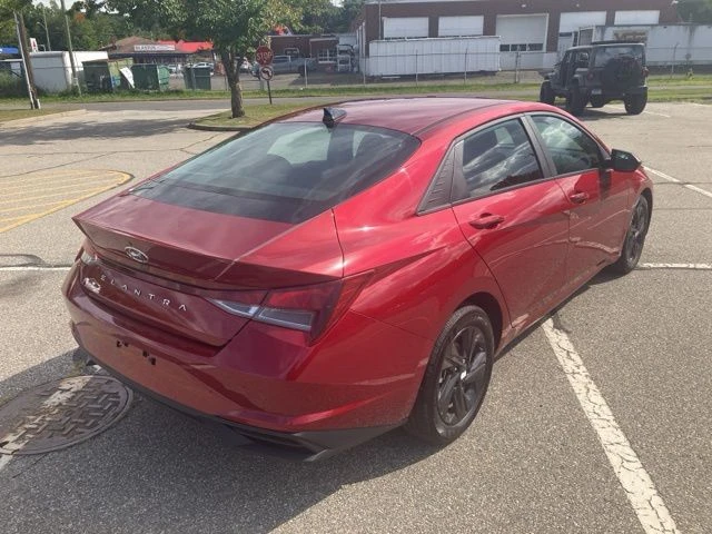 2023 Hyundai Elantra view 5