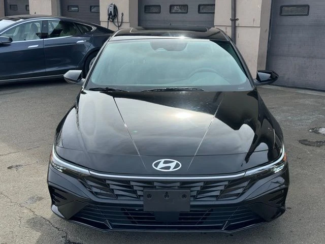 2024 Hyundai Elantra view 2