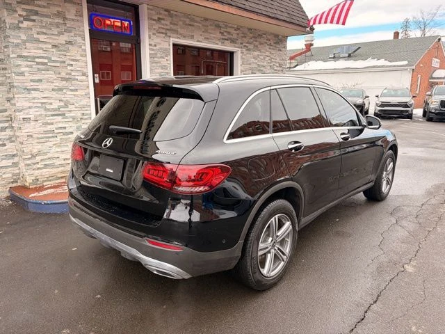 2022 Mercedes-Benz GLC view 5