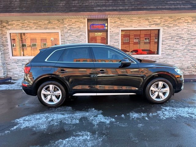 2018 Audi Q5 view 4