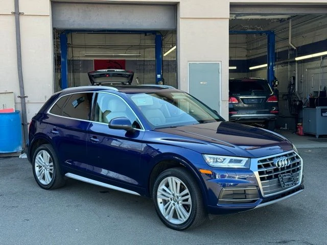 2018 Audi Q5 view 3