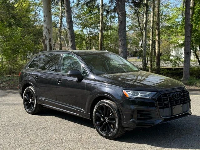 2021 Audi Q7 view 3
