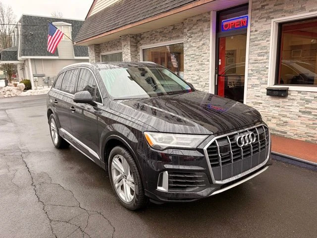2021 Audi Q7 view 3