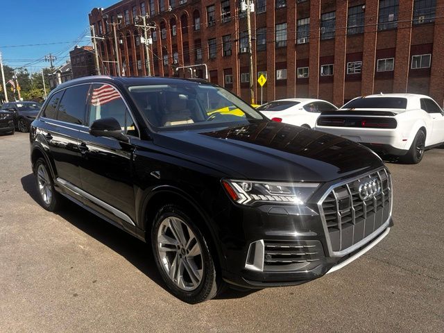 2023 Audi Q7 view 3