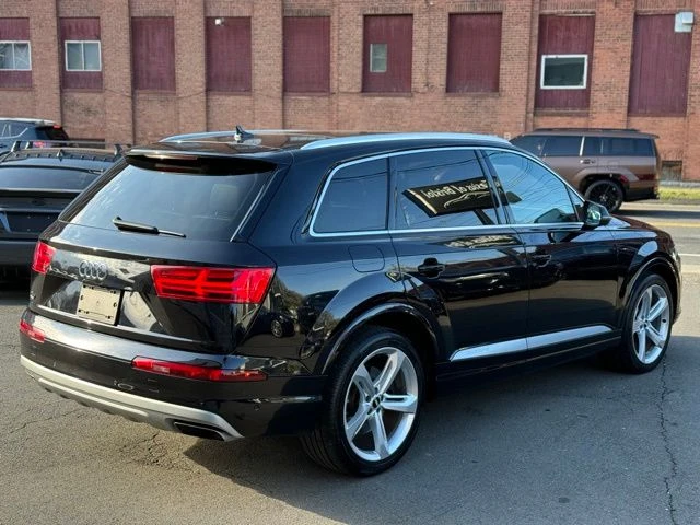 2019 Audi Q7 view 5