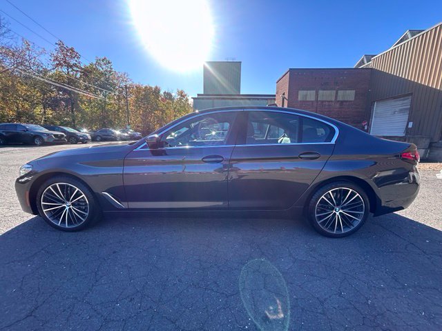 2023 BMW 5 Series view 4