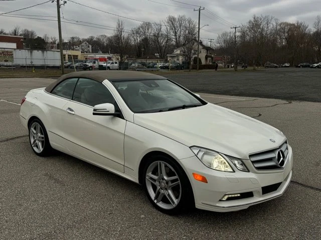 2011 Mercedes-Benz E-Class view 3