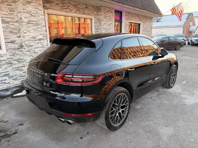 2017 Porsche Macan view 5