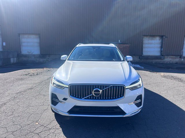 2023 Volvo XC60 view 2