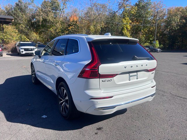 2023 Volvo XC60 view 5