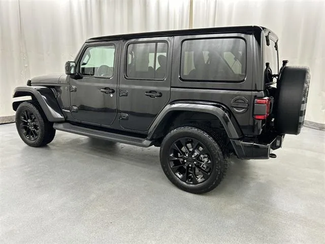 2020 Jeep Wrangler Unlimited view 3