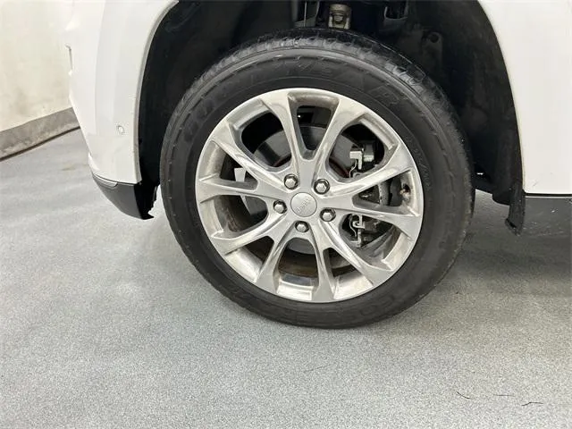 2021 Jeep Grand Cherokee view 5