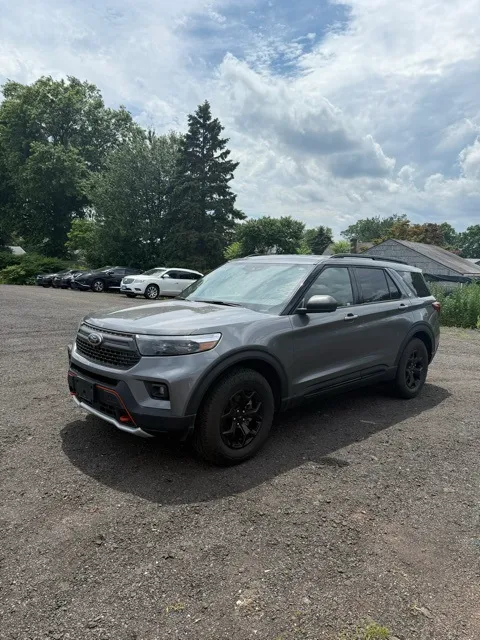 2022 Ford Explorer view 3