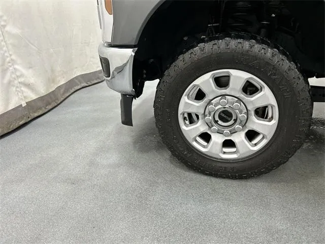 2024 Ford F-250 view 5