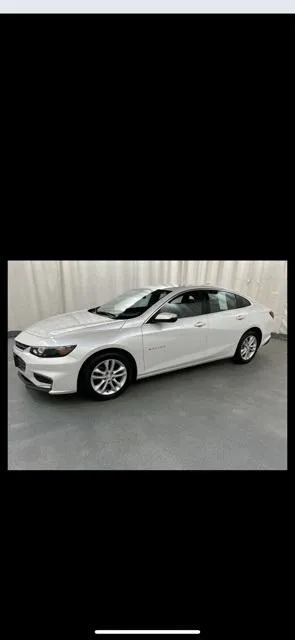 2018 Chevrolet Malibu view 2