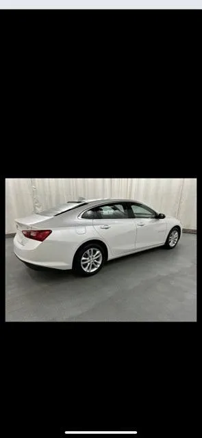 2018 Chevrolet Malibu view 4