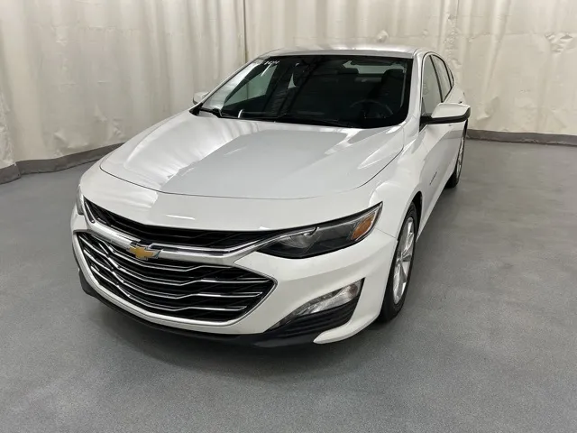 2023 Chevrolet Malibu - Image 2