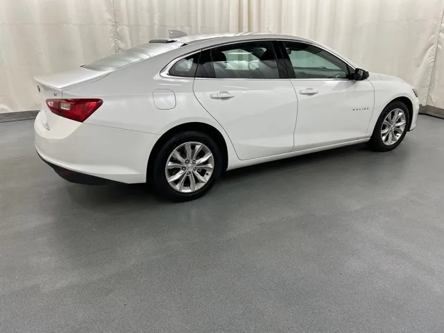 2023 Chevrolet Malibu - Image 4