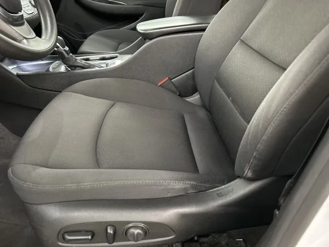 2023 Chevrolet Malibu - Image 6