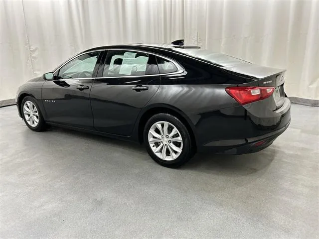 2024 Chevrolet Malibu view 3