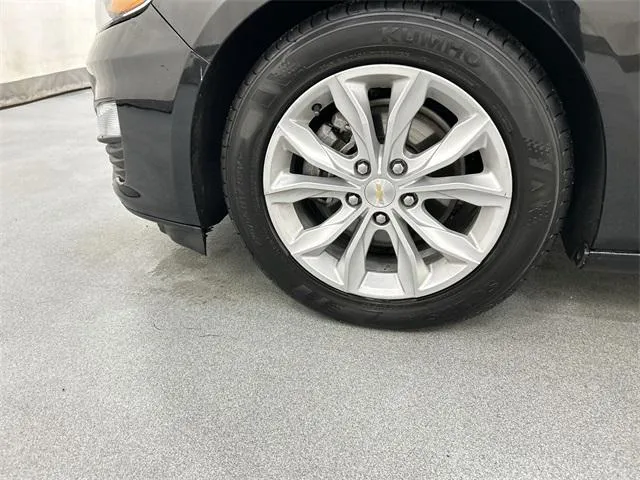 2024 Chevrolet Malibu view 5