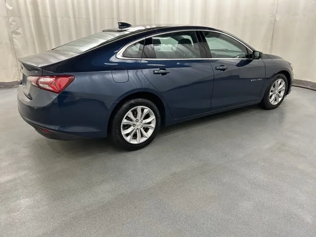 2020 Chevrolet Malibu view 4