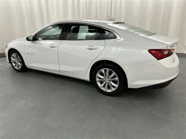 2023 Chevrolet Malibu - Image 3