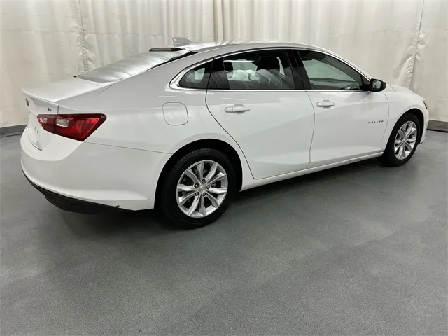 2023 Chevrolet Malibu - Image 4