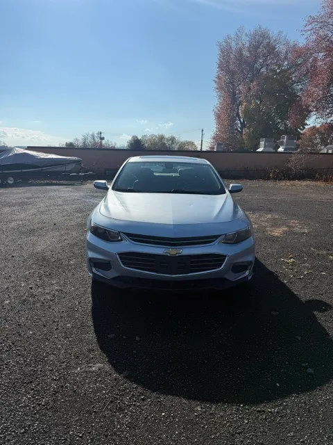 2018 Chevrolet Malibu view 2