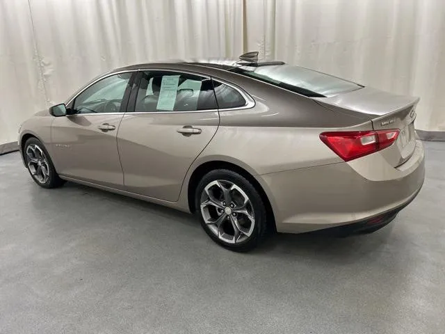 2023 Chevrolet Malibu view 3