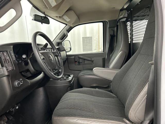2024 GMC Savana 2500 view 5