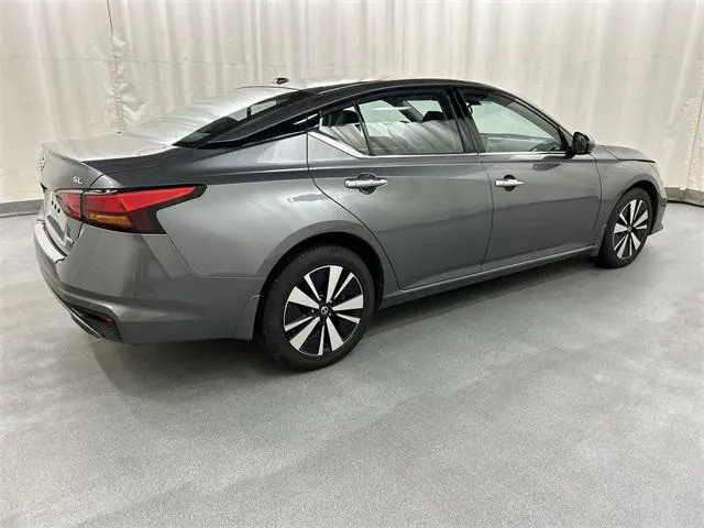 2021 Nissan Altima view 4