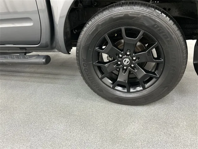 2020 Nissan Frontier view 5