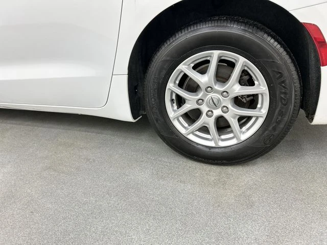 2023 Chrysler Voyager view 5