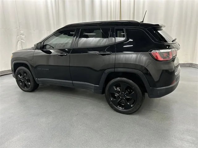 2019 Jeep Compass view 3
