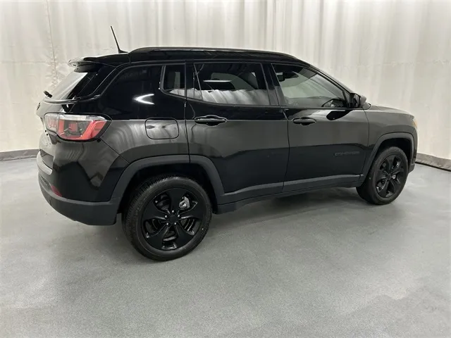 2019 Jeep Compass view 4